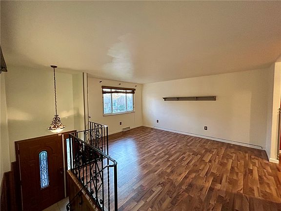 4th image of 308 Golden Gate Dr