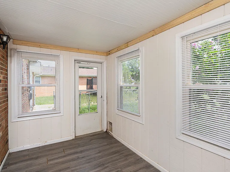 921 Dogwood Cir — Photo 11
