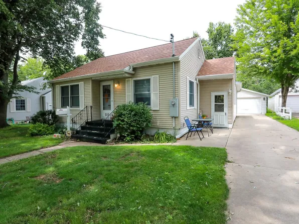 210 21st St, Spirit Lake, IA 51360
