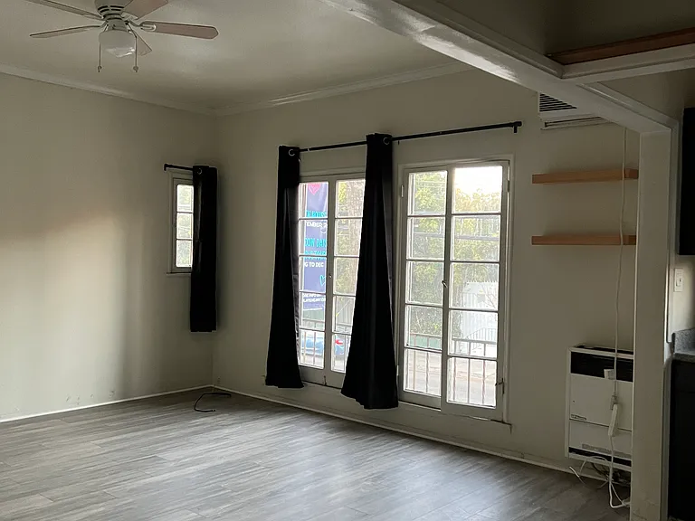 1861 N Wilton Pl #4 — Photo 4