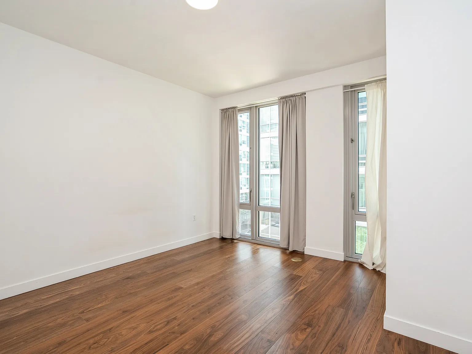 2 bed, 1272 sqft, $5,700 — Photo 4