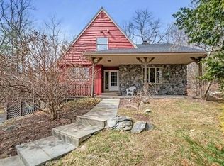 137 Chestnut St, Upton, MA 01568