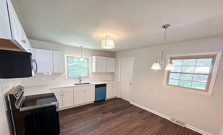 1413 Crestfield Dr — Photo 7