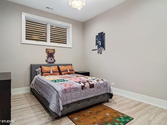 4th image of 2110 W Belmont Ave #3