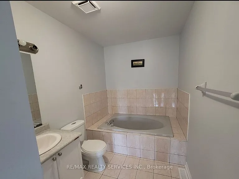 27 Letty Ave — Photo 6
