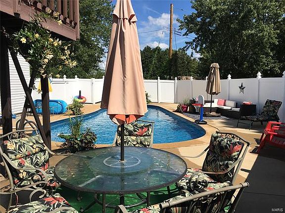 3rd image of 3564 Chaplou Dr