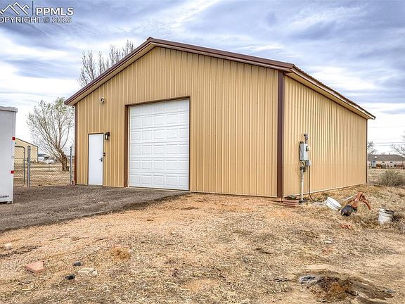 4th image of 593 E Blaine Dr