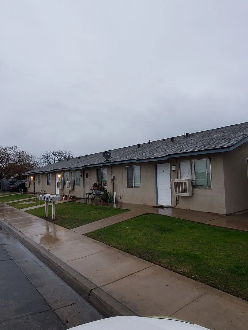 668 N. Anchor Ave — Photo 2