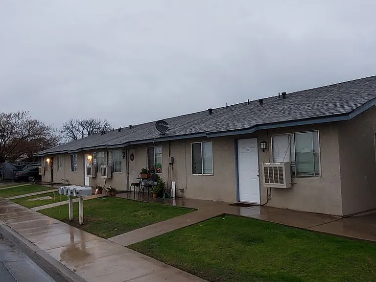 668 Anchor Ave — Photo 2