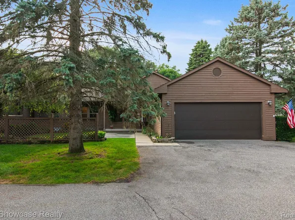 7771 Oakland Pl, Waterford, MI 48327