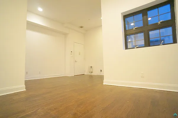 Rented by EXR | media 7