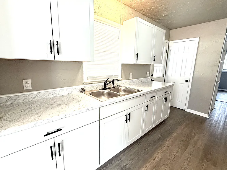 2378 E Texas St — Photo 3