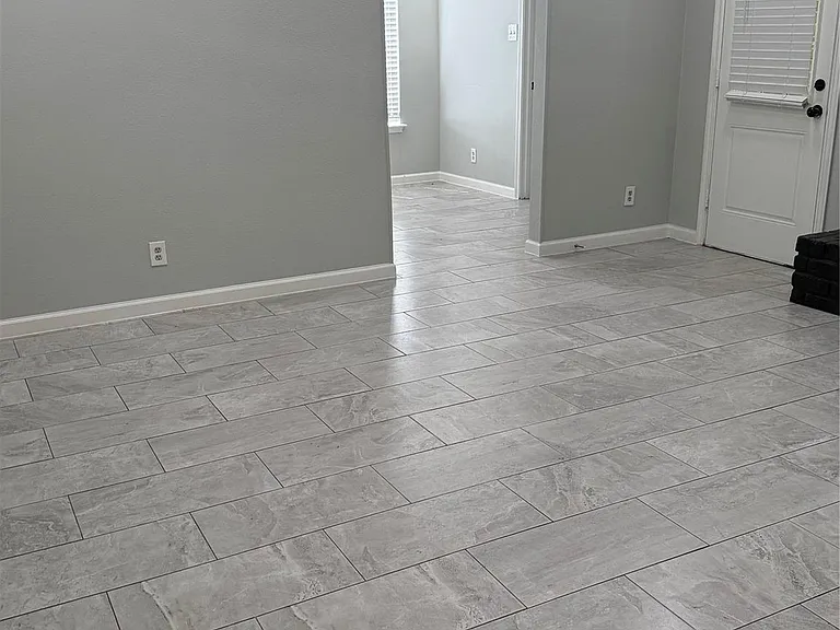 9002 Roos Rd — Photo 10