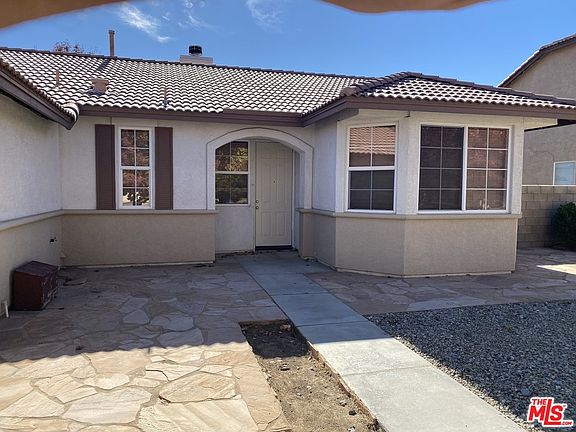 3rd image of 1228 W Holguin St