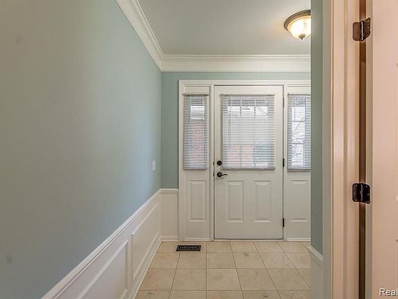 3rd image of 39764 Glenview Ct