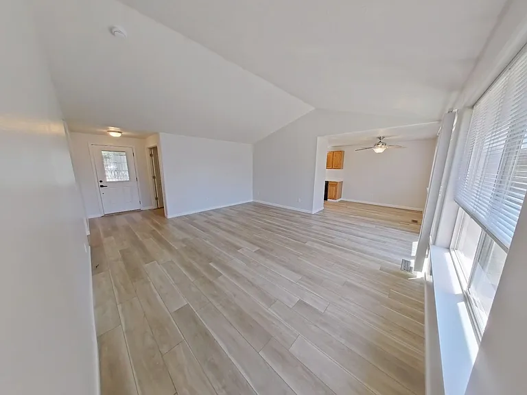 910 Arrow Leaf Ave — Photo 2