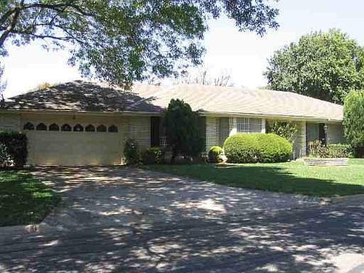 2nd image of 525 CANDLEGLO DR