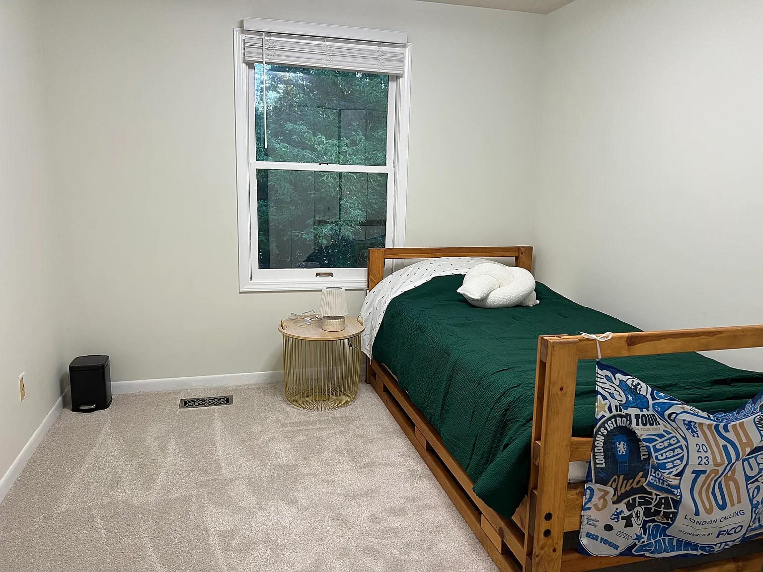 1842 Burcham Dr — Photo 2