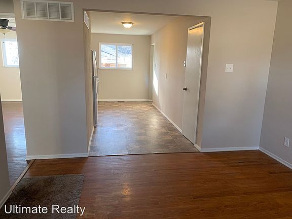 3rd image of 4519 Country Ln Unit 4519