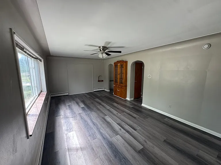 531 N McKenzie St #1 — Photo 3
