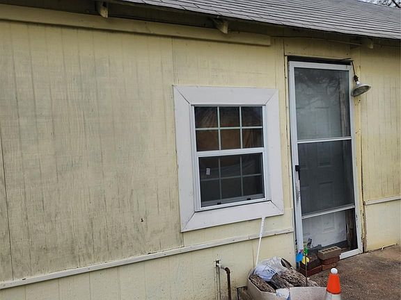 3rd image of 301 N Hampton St