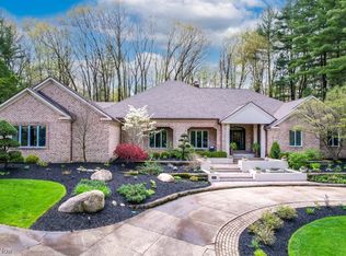 638 Pine Point Dr, Akron, OH 44333