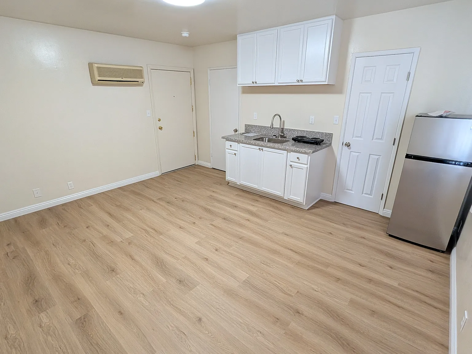 Studio, 300 sqft, $1,390 — Photo 2