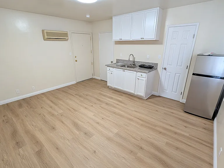 517 S Eucalyptus Ave #7 — Photo 2