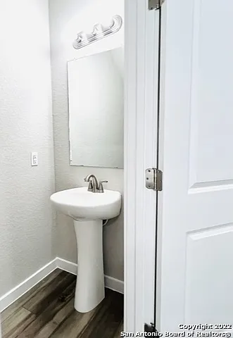 21518 James Charles — Photo 28