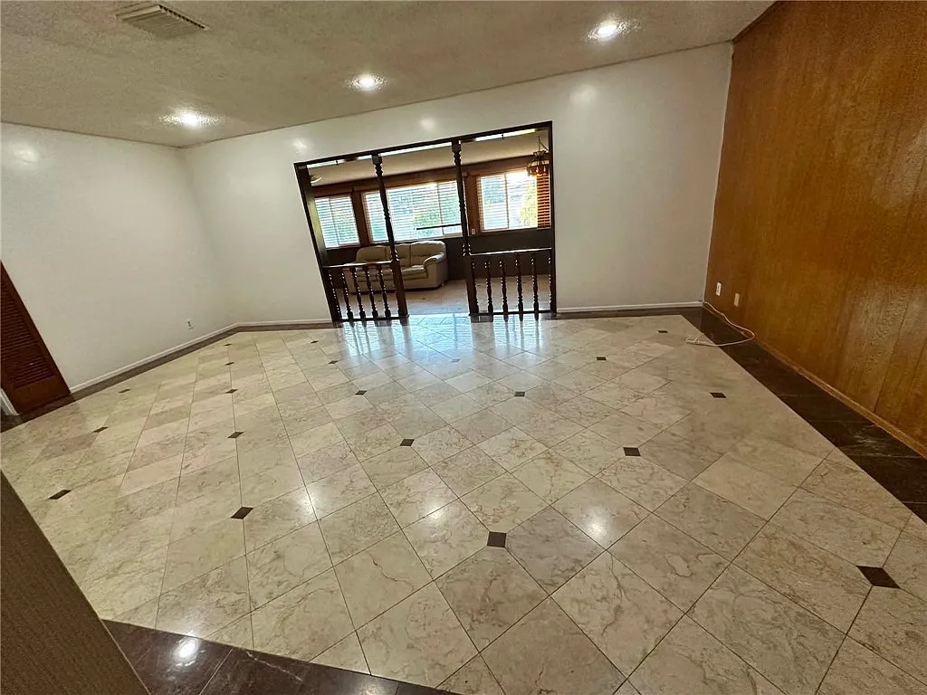 3 bed, 1714 sqft, $3,300 — Photo 4