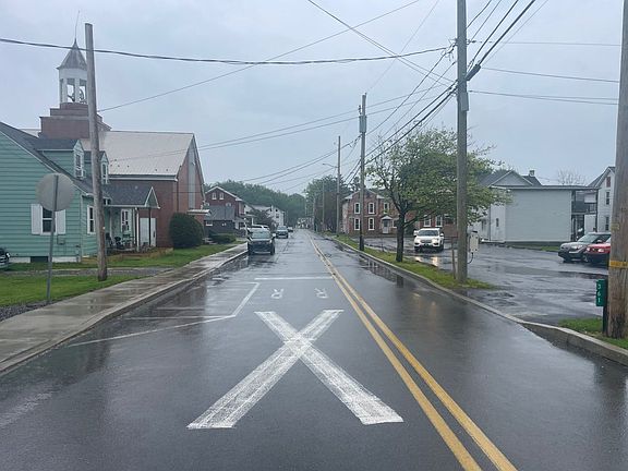 4th image of 361 Main St