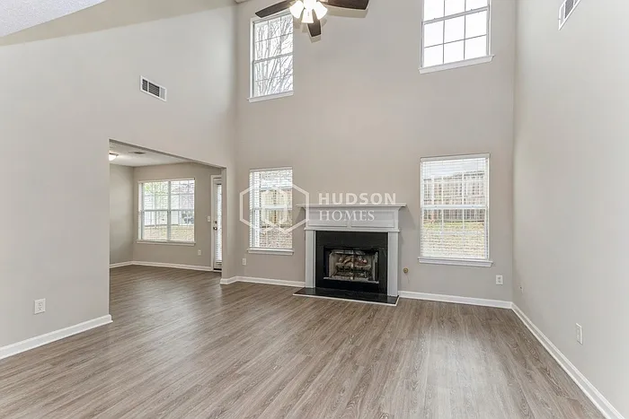 515 Gonzaga Cir — Photo 7