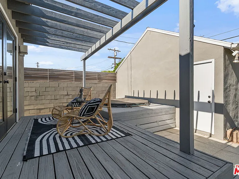 4460 Stansbury Ave — Photo 44