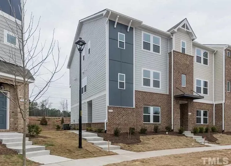 1018 Salt Glaze Ln — Photo 1