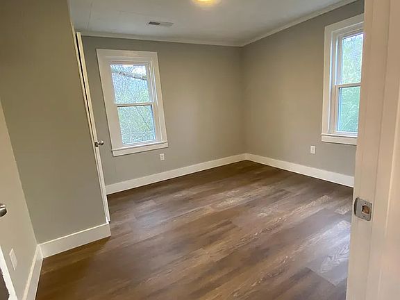 4th image of 2031 Lyndon Ave