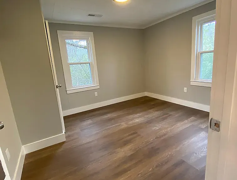 2031 Lyndon Ave — Photo 4