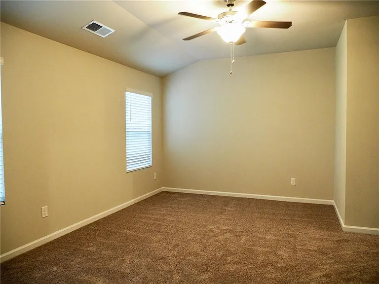 30 Laurel Dr E — Photo 7