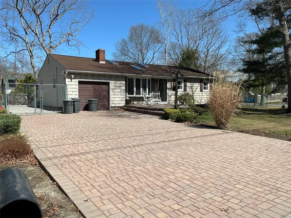 175 Crestwood Drive, Shirley, NY 11967
