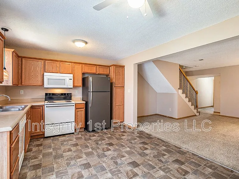 210 Pointe Ln — Photo 8