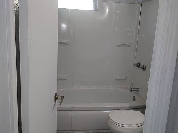 5th image of 12510 Summerland Ave