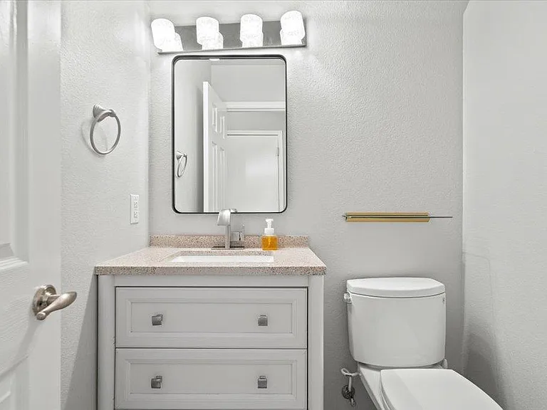 5301 Deerwood Ln — Photo 18