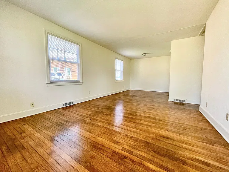 Latham Park Manor — Photo 12