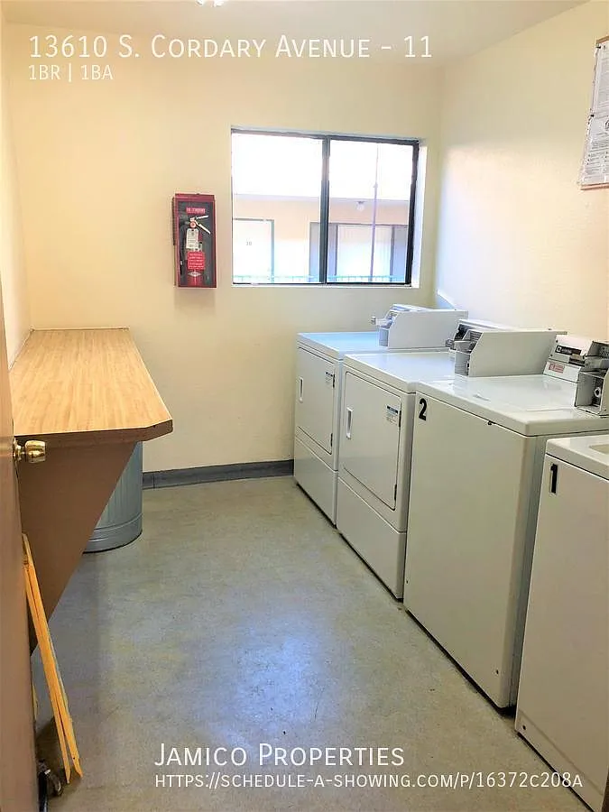 Building Photo - 13610 S Cordary Ave #11