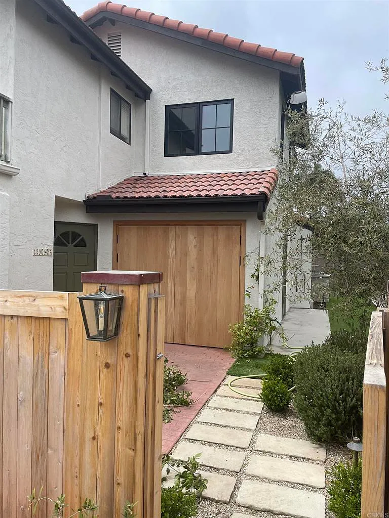 3 bed, 2.5 bath, 1444 sqft, $5,950 — Photo 1