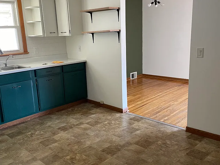 77 Elmhurst Pl #LOWER — Photo 7