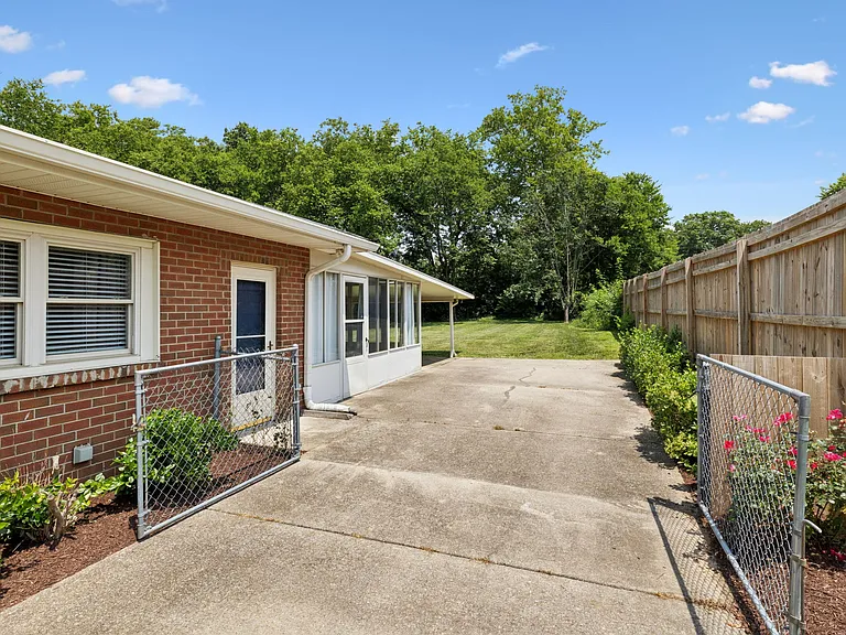 314 Derby Ln — Photo 25