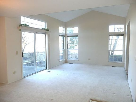 2nd image of 1702 Fairfax Cir W