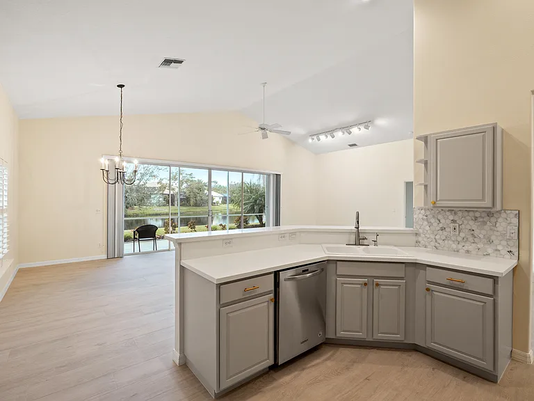 6234 Sturbridge Ct — Photo 12