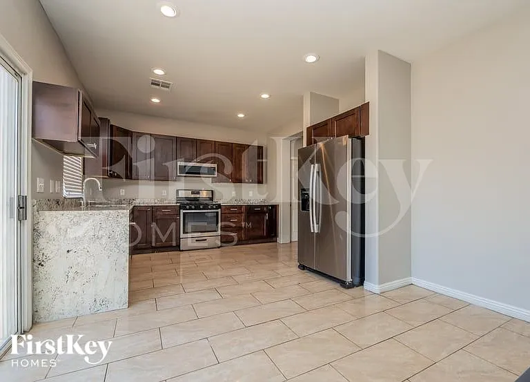 1708 Mizzenmast Ave — Photo 5