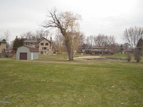 5th image of 29W216 Canterbury Dr